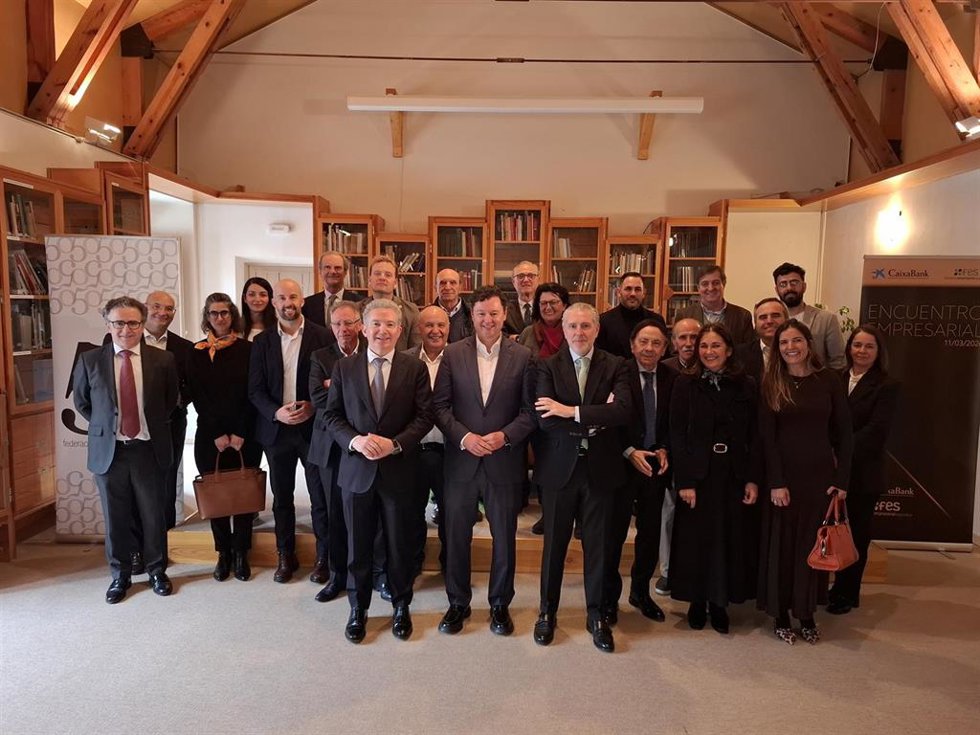 Más de una veintena de empresarios segovianos participan en una jornada de la FES y CaixaBank en La Granja