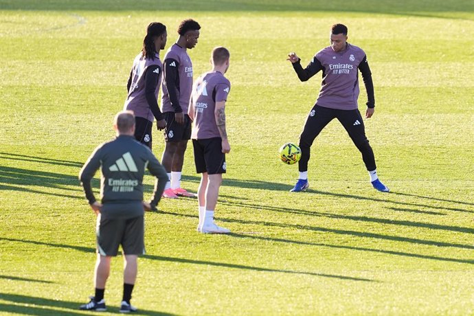 Kylian Mbappé durante o treino do Real Madrid antes da partida da LaLiga EA Sports contra o CA Osasuna, na Ciudad Deportiva do Real Madrid, em 20 de fevereiro de 2026, em Valdebebas, Madri, Espanha.