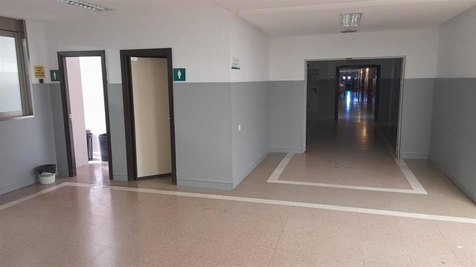 Aseos de la cuarta planta del Hospital Universitario de Badajoz, tras una rotura en unas tuberías.