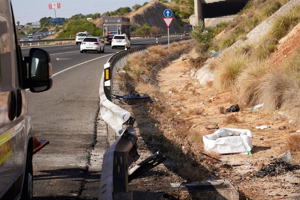 Archivo - Lugar de un accidente de dos vehículos en la salida de la AP-7 hacia Torremolinos. A 05 de junio de 2025, en Málaga (Foto de archivo).