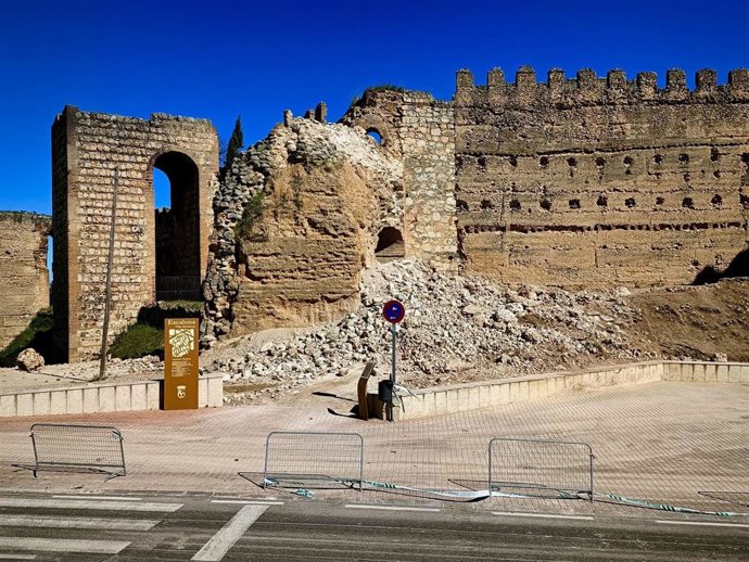 El castillo de Escalona (Toledo) un día después del derrumbe de la torre albarrana, el 15 de marzo de 2026.