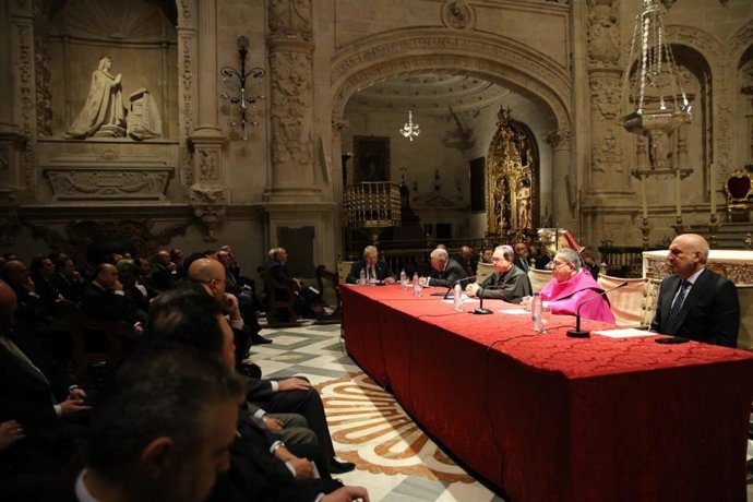 El Cabildo de Toma de Horas celebrado en la Capilla Real de la Catedral de Sevilla.