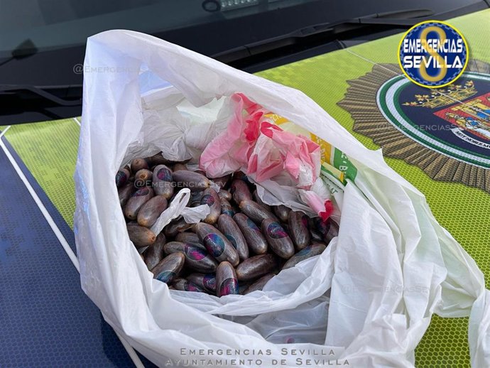 Bellotas de hachís incautadas por la Policía Local.