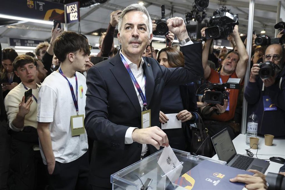 El excandidato a la presidencia del FC Barcelona Victor Font en el momento de la votación en las elecciones del 15 de marzo de 2026