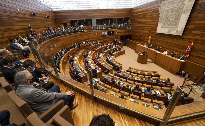 Vista general del debate de investidura del candidato del PP a la Presidencia de la Junta de Castilla y León, en el Hemiciclo de las Cortes de Castilla y León, a 11 de abril de 2022, en Valladolid, Castilla y León (España).