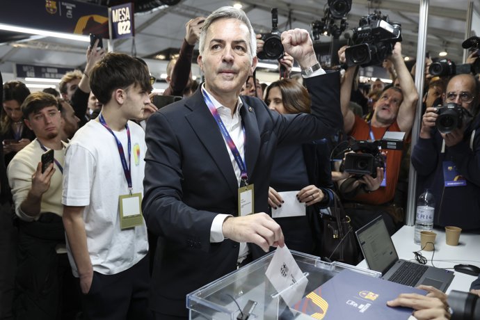 L'excandidat a la presidència del FC Barcelona Victor Font en el moment de la votació