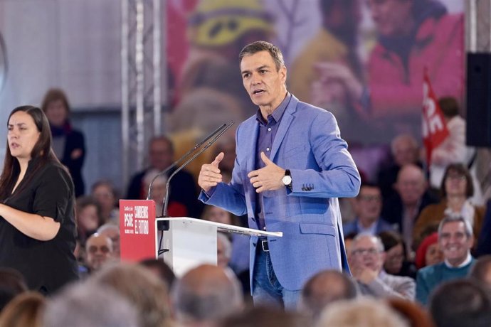 El presidente del Gobierno, Pedro Sánchez, interviene durante el cierre de la campaña del PSOE.