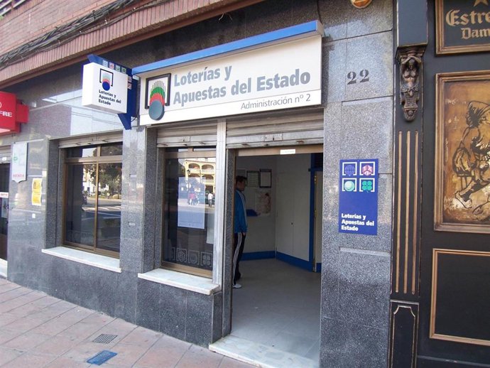 Archivo - Foto de archivo de una Administración  de Loterías  