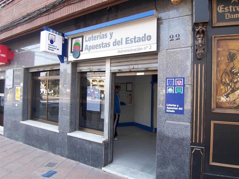 Archivo - Foto de archivo de una Administración  de Loterías  