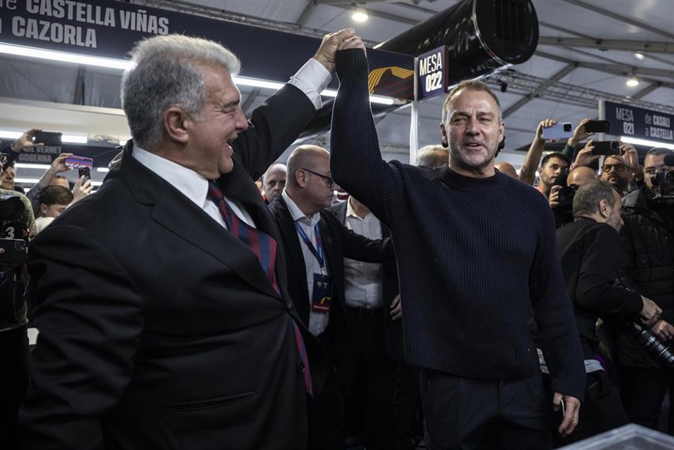 Joan Laporta y Hansi Flick en la jornada electoral del FC Barcelona el 15 de marzo de 2026
