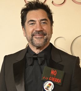 Javier Bardem luce el lema 'No a la guerra' en los Oscar 