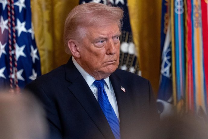 2 de março de 2026, EUA, Washington: O presidente dos EUA, Donald Trump, discursa na cerimônia de entrega da Medalha de Honra na Sala Leste da Casa Branca. Foto: Andrew Leyden/ZUMA Press Wire/dpa