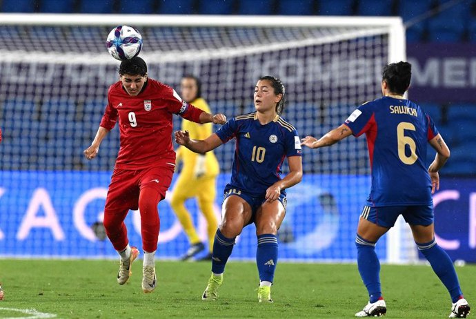 La capitana de la selección femenina de fútbol de Irán, Zahra Ganbari, en un partido de la Copa Asiática