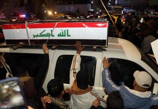 Entierro de miembros del grupo paramiliar Fuerzas de Movilización Popular en Bagdad