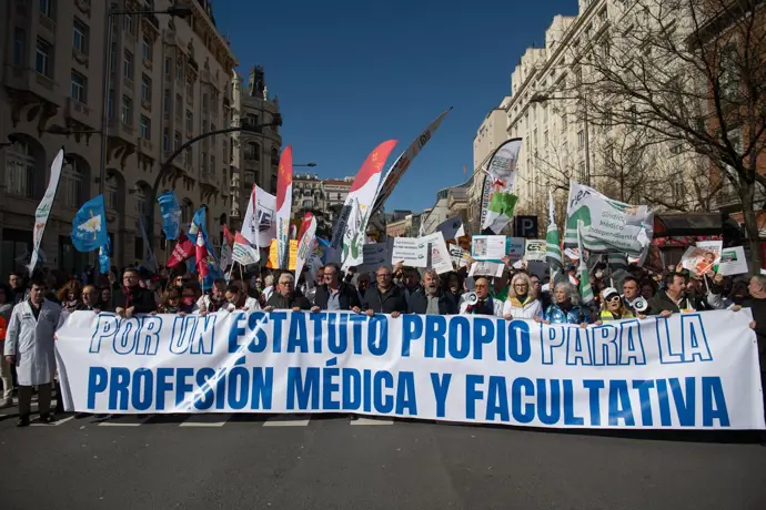 Manifestación por un estatuto propio para la profesión médica y facultativa.