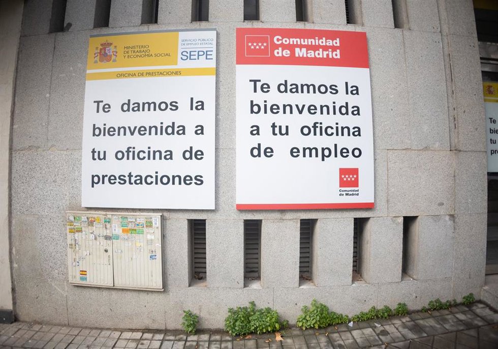 Archivo - Fachada de una oficina de prestaciones del SEPE
