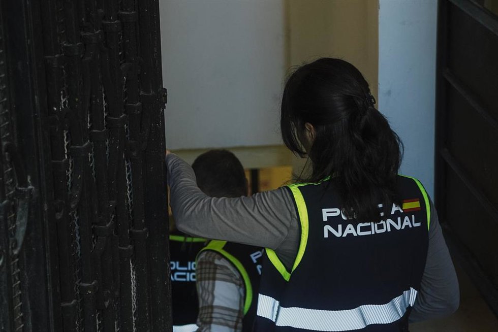 Policías nacionales.