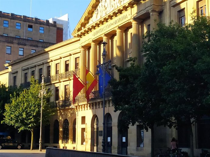 Fachada del Palacio del Navarra.