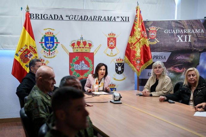 A ministra da Defesa, Margarita Robles, na base de El Goloso (Madri)