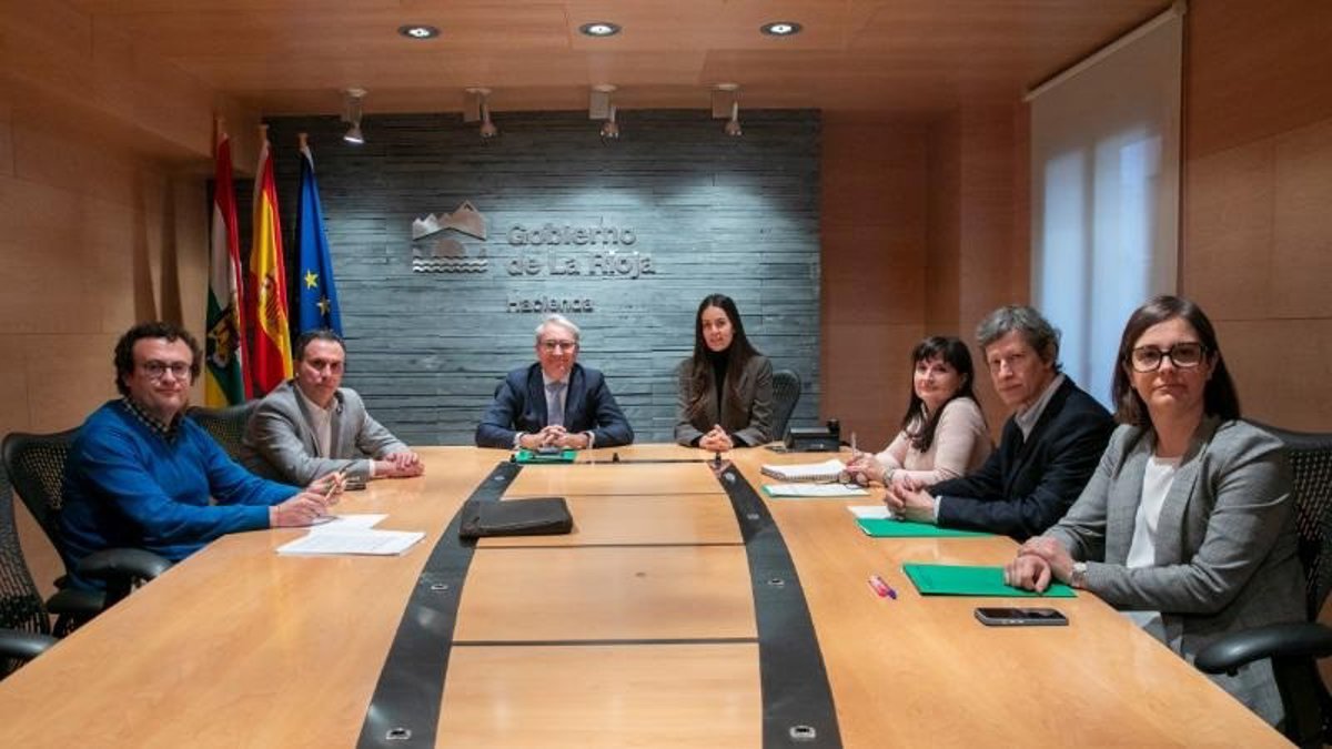 Gobierno riojano y AREF avanzarán en un nuevo paquete legislativo de apoyo a la empresa familiar