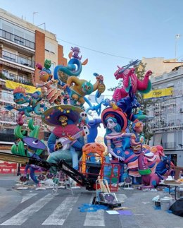 Deixen a mig plantar la falla Cuba-Literat Azorín, de secció Especial