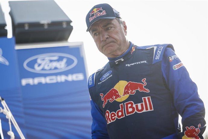 Archivo - El piloto español Calos Sainz (Ford), en el Rally Dakar 2026. 