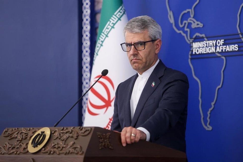 Archivo - El portavoz del Ministerio de Exteriores de Irán, Esmaeil Baqaei, durante una rueda de prensa (archivo)