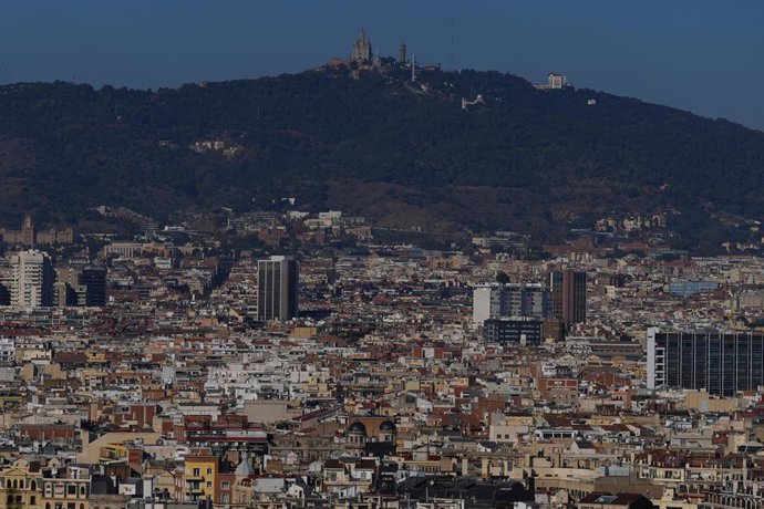 Archivo - Vistas de la ciudad de Barcelona desde el mirador de la Fundación Joan Miró, a 3 de diciembre de 2025, en Barcelona, Catalunya (España).