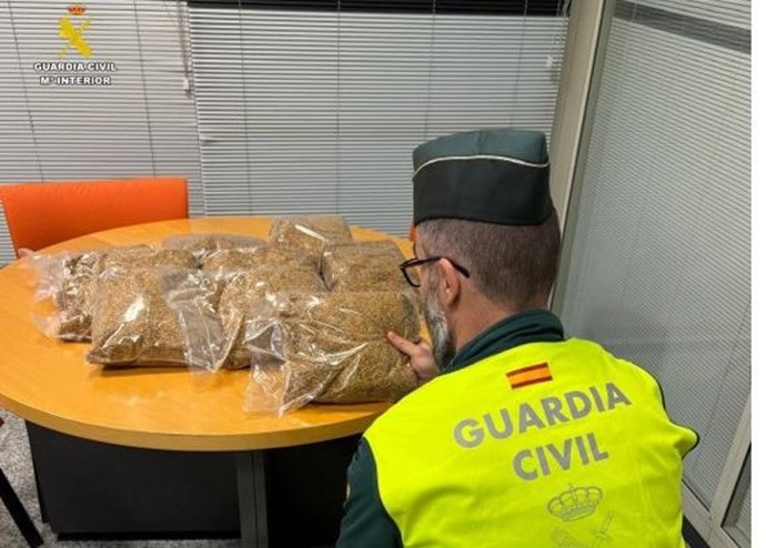 Picadura de tabaco aprehendida en envíos postales en Valladolid.