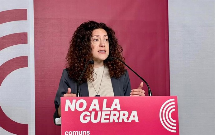 La portavoz de los Comuns y diputada en el Congreso, Aina Vidal, en una rueda de prensa desde la sede del partido