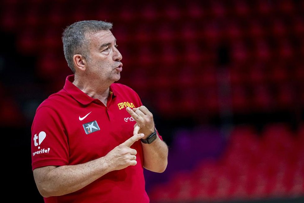 Archivo - Miguel Méndez, seleccionador español femenino de baloncesto.