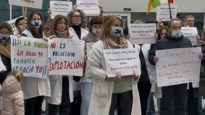 Concentración de médicos en la última semana de huelga