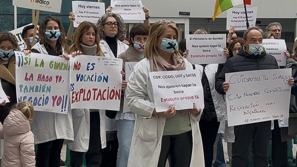 Concentración de médicos en la última semana de huelga