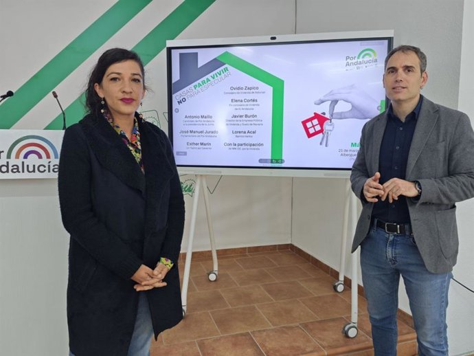 La coordinadora provincial de IU Málaga, Toni Morillas, y el coordinador general de IU Andalucía, Toni Valero.