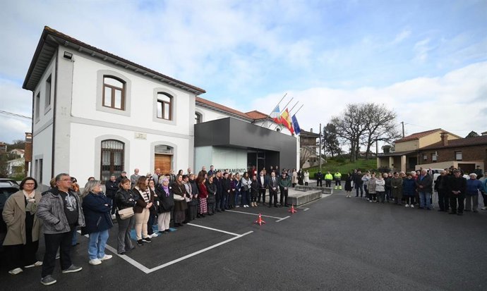 Minuto de silencio en el Ayuntamiento de Marina de Cudeyo