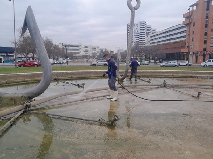 Neteja de la font ornamental de Los Anzuelos