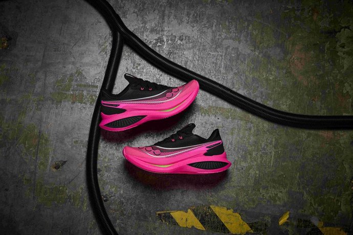 Saucony presenta las Endorphin Pro 5, con placa de carbono y amortiguación mejoradas.
