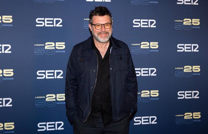 Archivo - El presentador de televisión Quequé posa en el photocall durante la celebración del 50º aniversario del programa 'Hora 25 de la cadena SER’. Foto de archivo