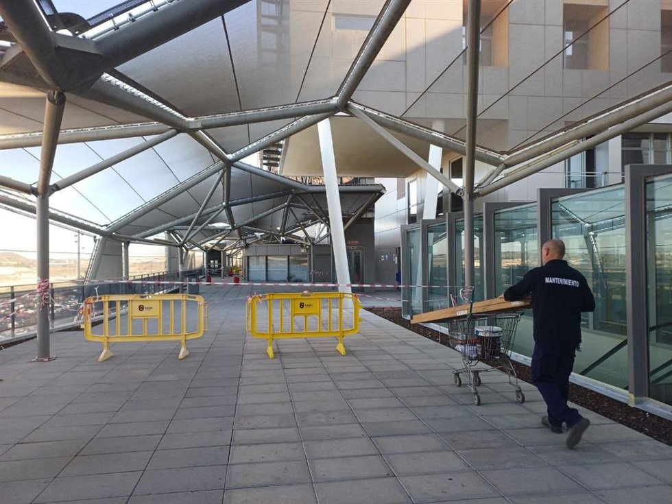 Inicio de los trabajos y vallado en la zona de la terraza del hospital Santa Lucía