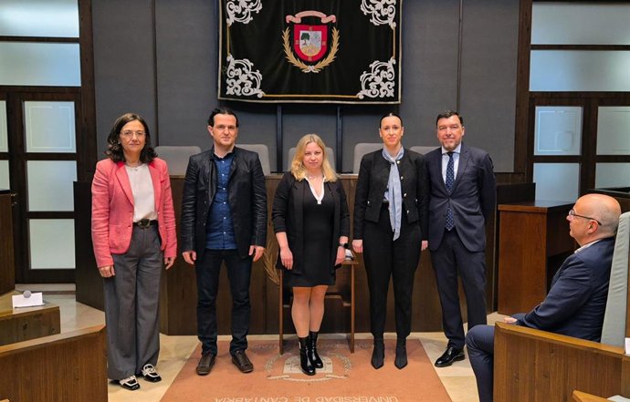 Toma de posesión de un nuevo catedrático y tres profesores titulares en la UC