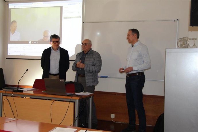 Manuel Parras interviniendo en la microcredencial de la UNIA