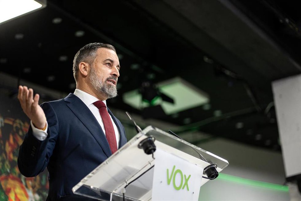 Archivo - El presidente de VOX, Santiago Abascal, valora los resultados de las elecciones extremeñas en una rueda de prensa, en la sede nacional del partido, a 22 de diciembre de 2025, en Madrid (España). Vox ha obtenido 11 escaños en las elecciones aut