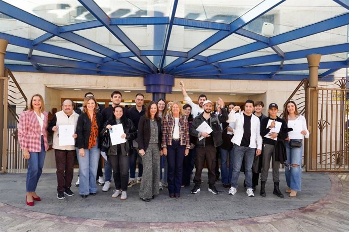 La consejera de Fomento, Articulación del Territorio y Vivienda, Rocío Díaz, ha participado junto a la alcaldesa de Marbella, Ángeles Muñoz, en el acto de entrega de esta promoción con precios asequibles que, en muchos casos, no alcanza los 200 euros/mes.