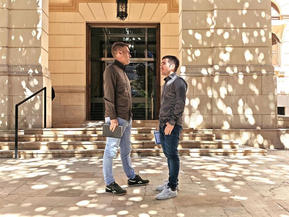Gerard Fullana (i) y Ximo Perles (d), este lunes en la Diputación de Alicante