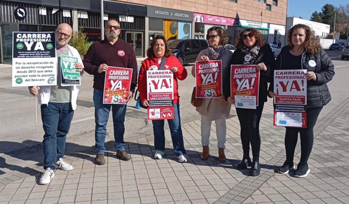 Sindicatos protestan ante la visita del presidente regional, Emiliano García-Page.