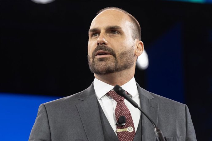 Archivo - Arquivo - 20 de fevereiro de 2025, National Harbor, Maryland, EUA: Eduardo Bolsonaro discursa durante o primeiro dia da Conferência CPAC 2025 no Gaylord Convention Center, em National Harbor, Maryland, em 20 de fevereiro de 2025.