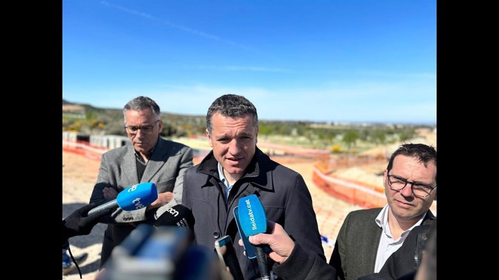 El conseller de Agricultura, scar Ordeig, durante una visita a las obras de construcción de la nueva red de regadío del canal Segarra-Garrigues