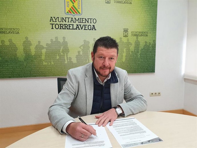 Archivo - El concejal de Movilidad de Torrelavega, Jesús Sánchez