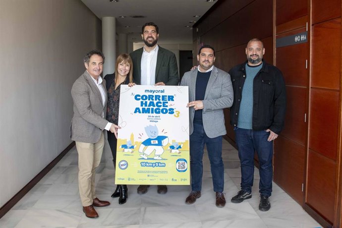 Presentación de la carrera con la presencia de los concejales de Deportes y de Derechos Sociales, Borja Vivas y Francisco Cantos, respectivamente.