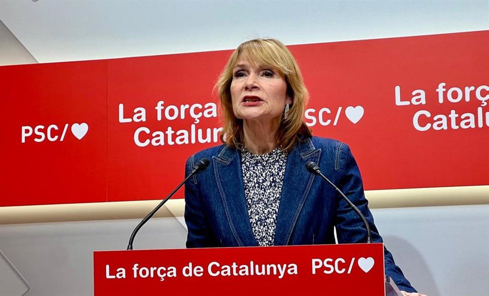 La viceprimera secretaria y portavoz del PSC, Llusa Moret, en una rueda de prensa desde la sede del partido